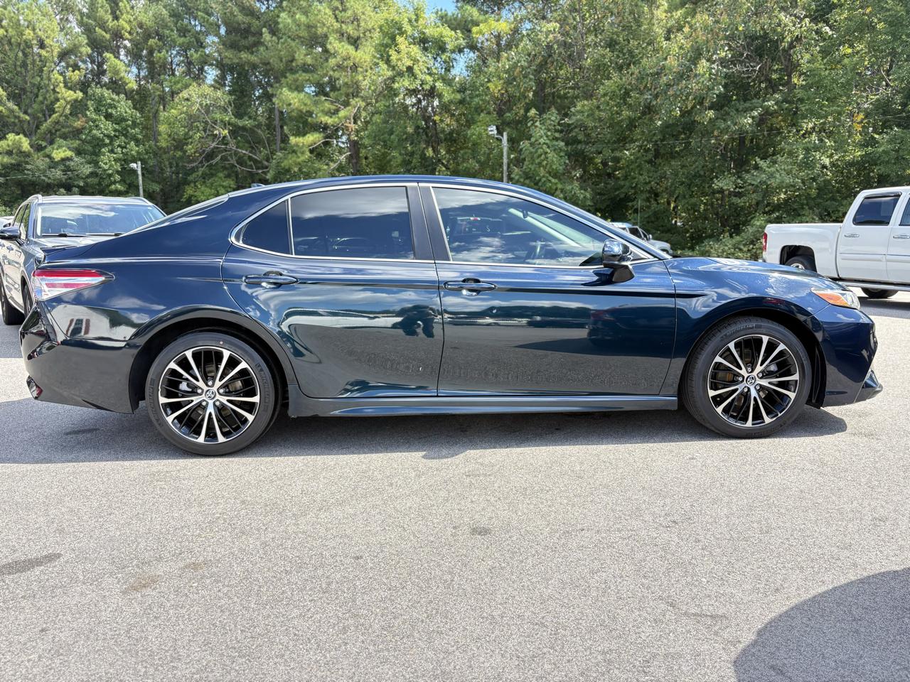 Toyota Camry SE 2020