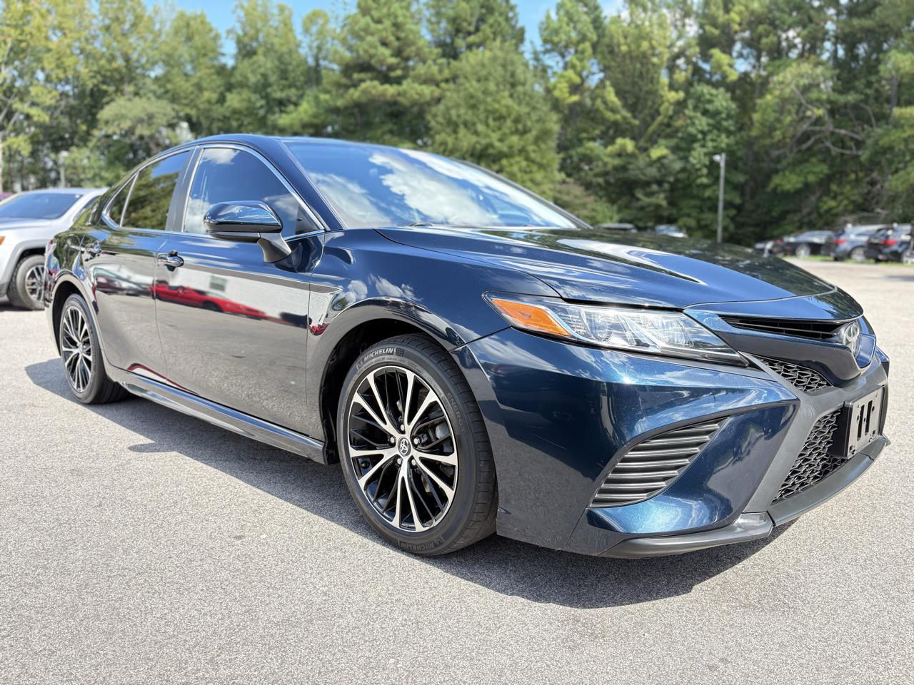 Toyota Camry SE 2020