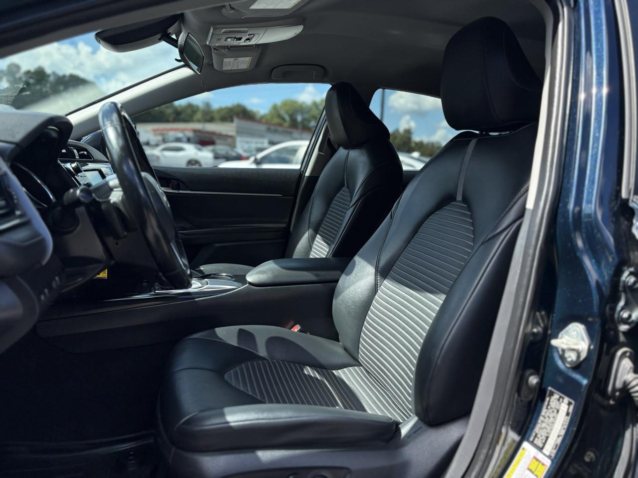 Toyota Camry SE 2020