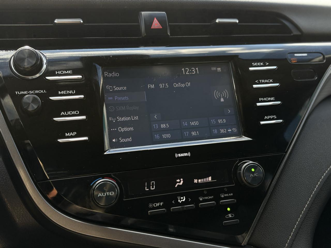 Toyota Camry SE 2020