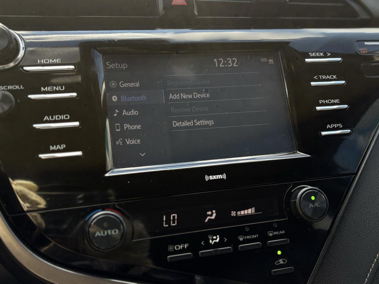 Toyota Camry SE 2020
