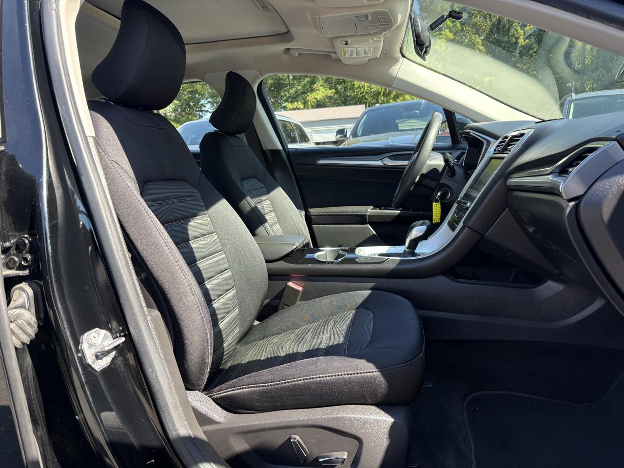 Ford Fusion SE 2016