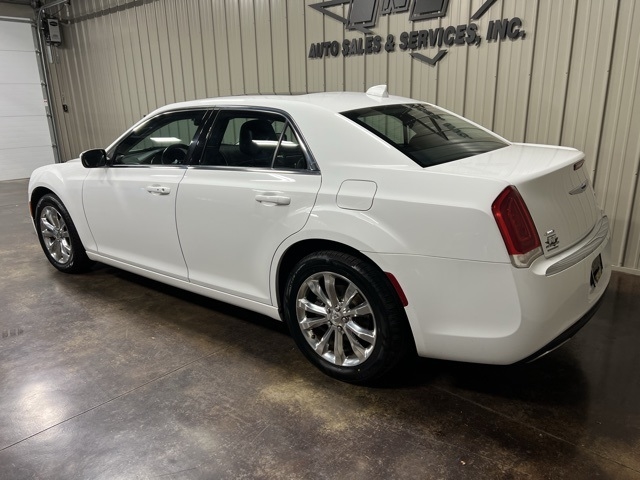 Chrysler 300  2017