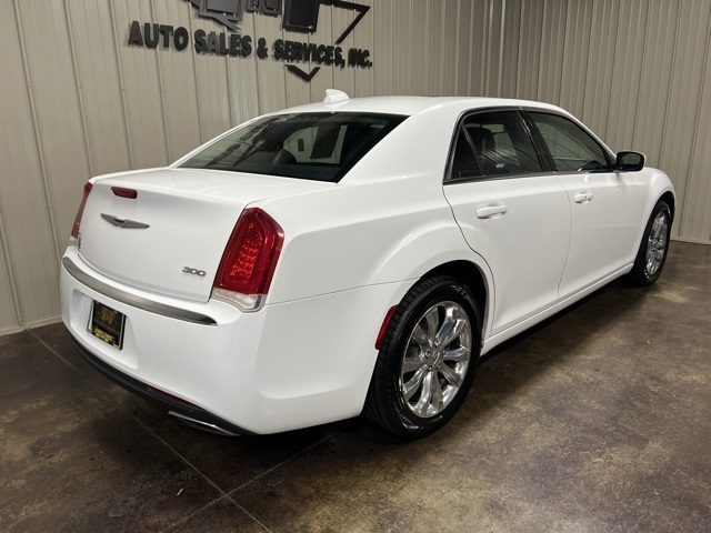 Chrysler 300  2017