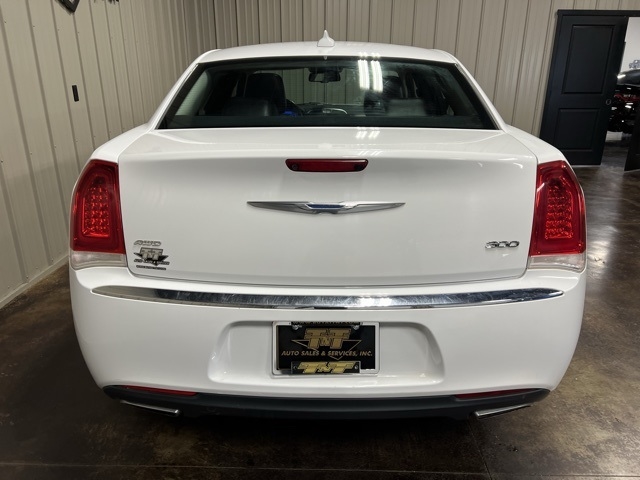 Chrysler 300  2017