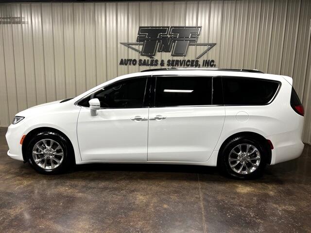 2021 Chrysler Pacifica Touring L photo 2
