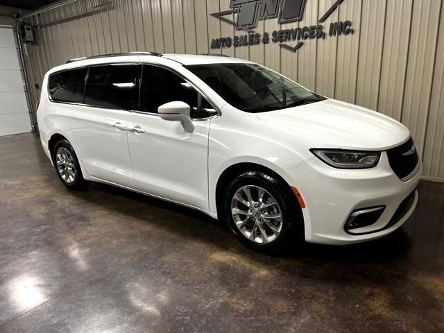 2021 Chrysler Pacifica Touring L photo 4