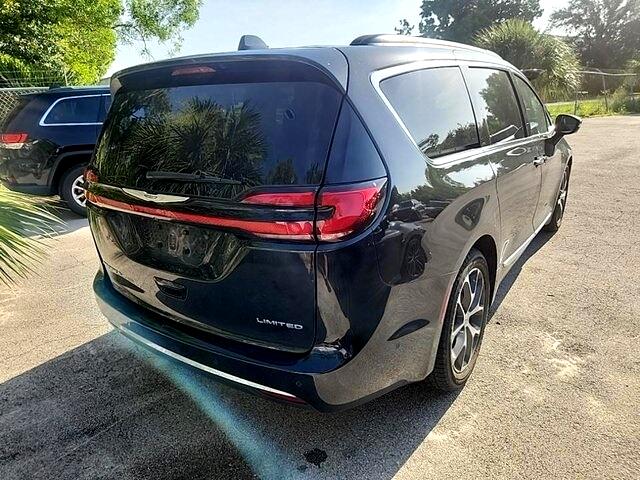 2022 Chrysler Pacifica Limited photo 3