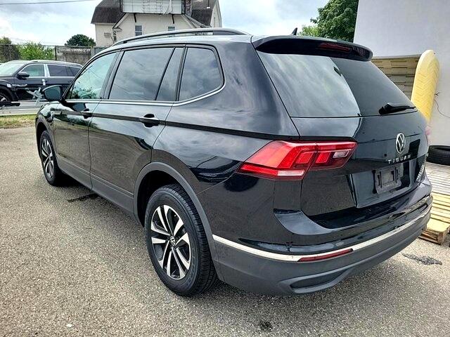 2022 Volkswagen Tiguan S photo 2