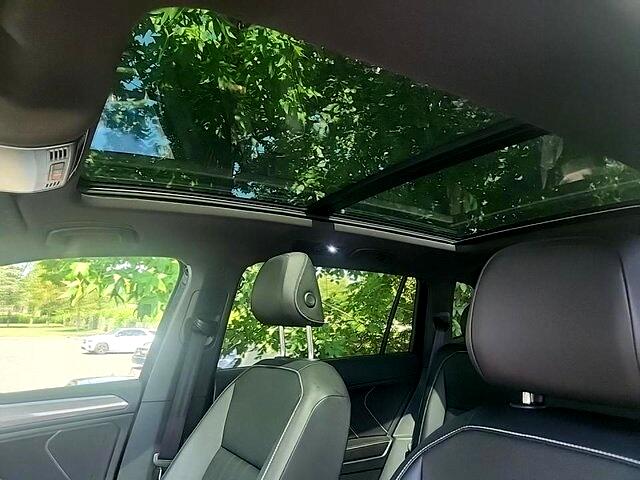 2022 Volkswagen Tiguan SE R-Line Black photo 4