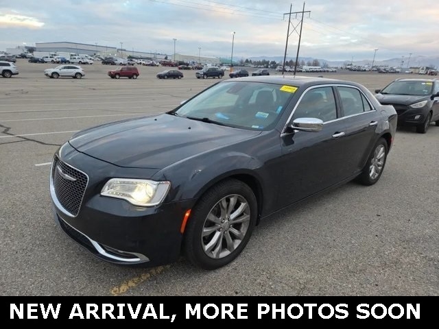 2019 Chrysler 300 Limited's photo