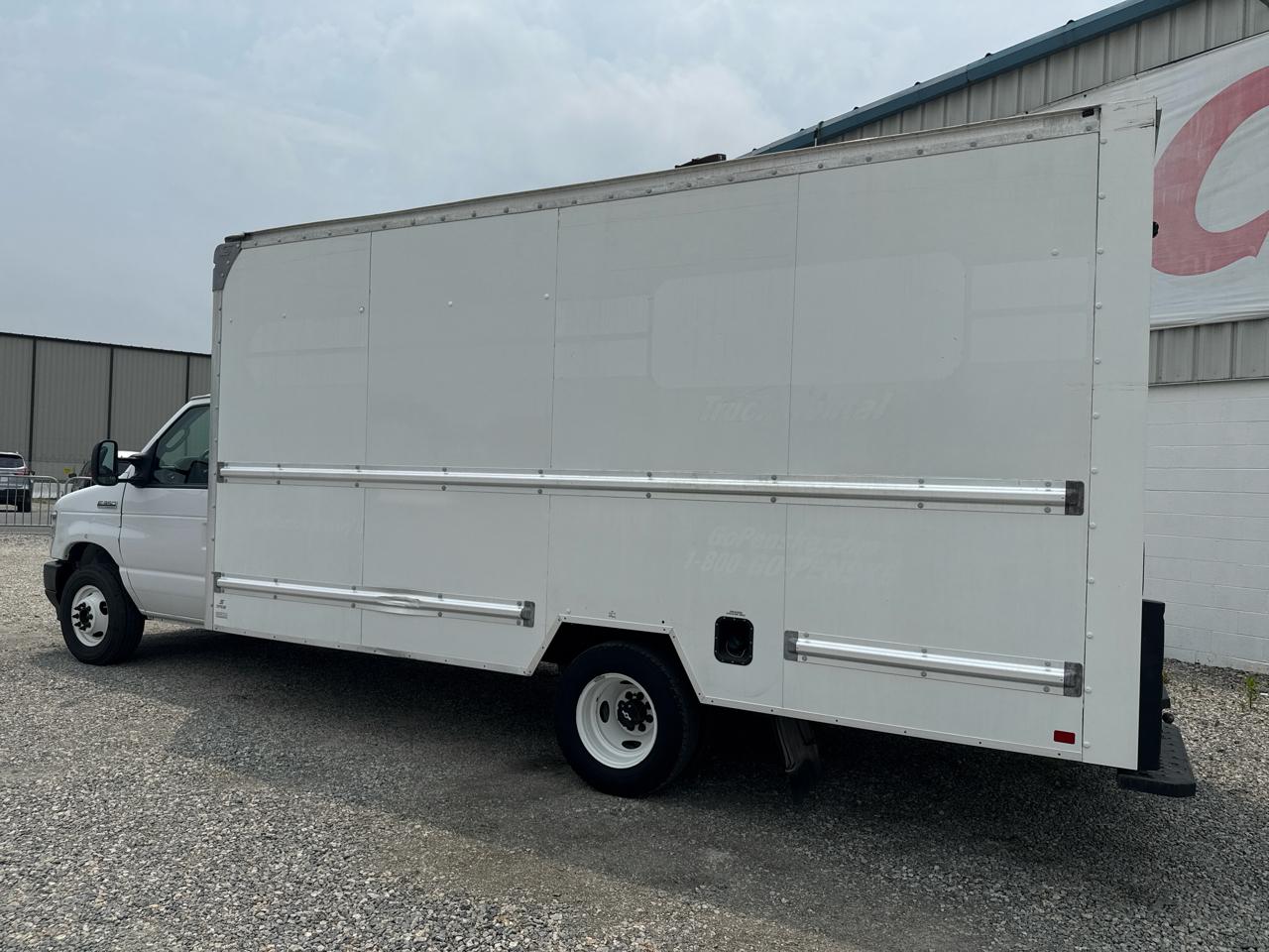 Ford Econoline E-350 Super Duty 2022
