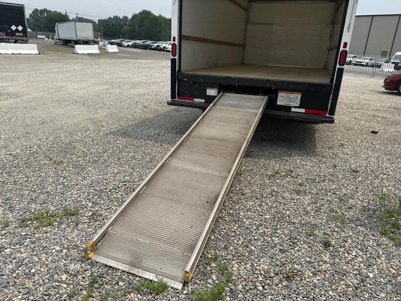 Ford Econoline E-350 Super Duty 2022