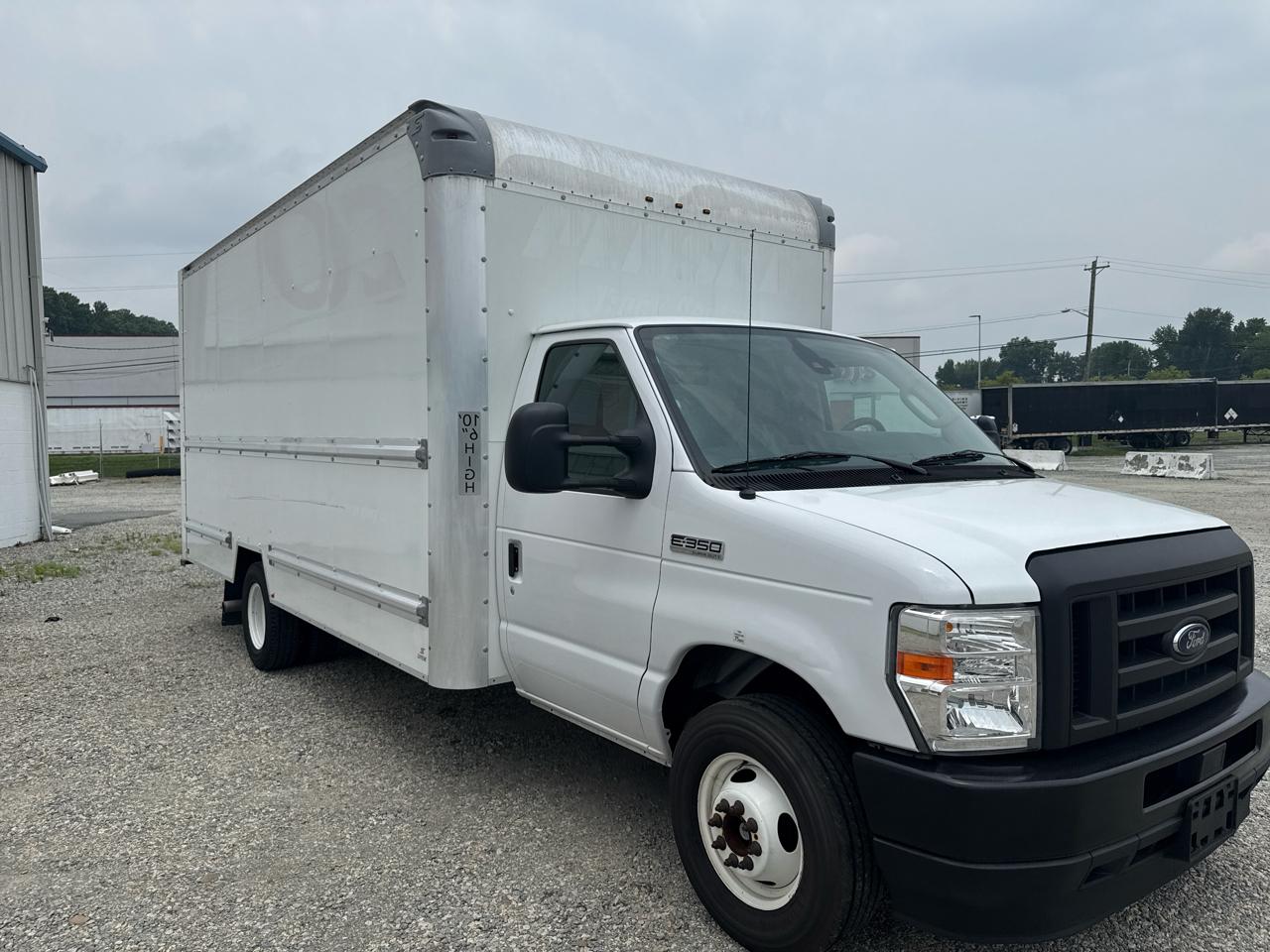 Ford Econoline E-350 Super Duty 2022