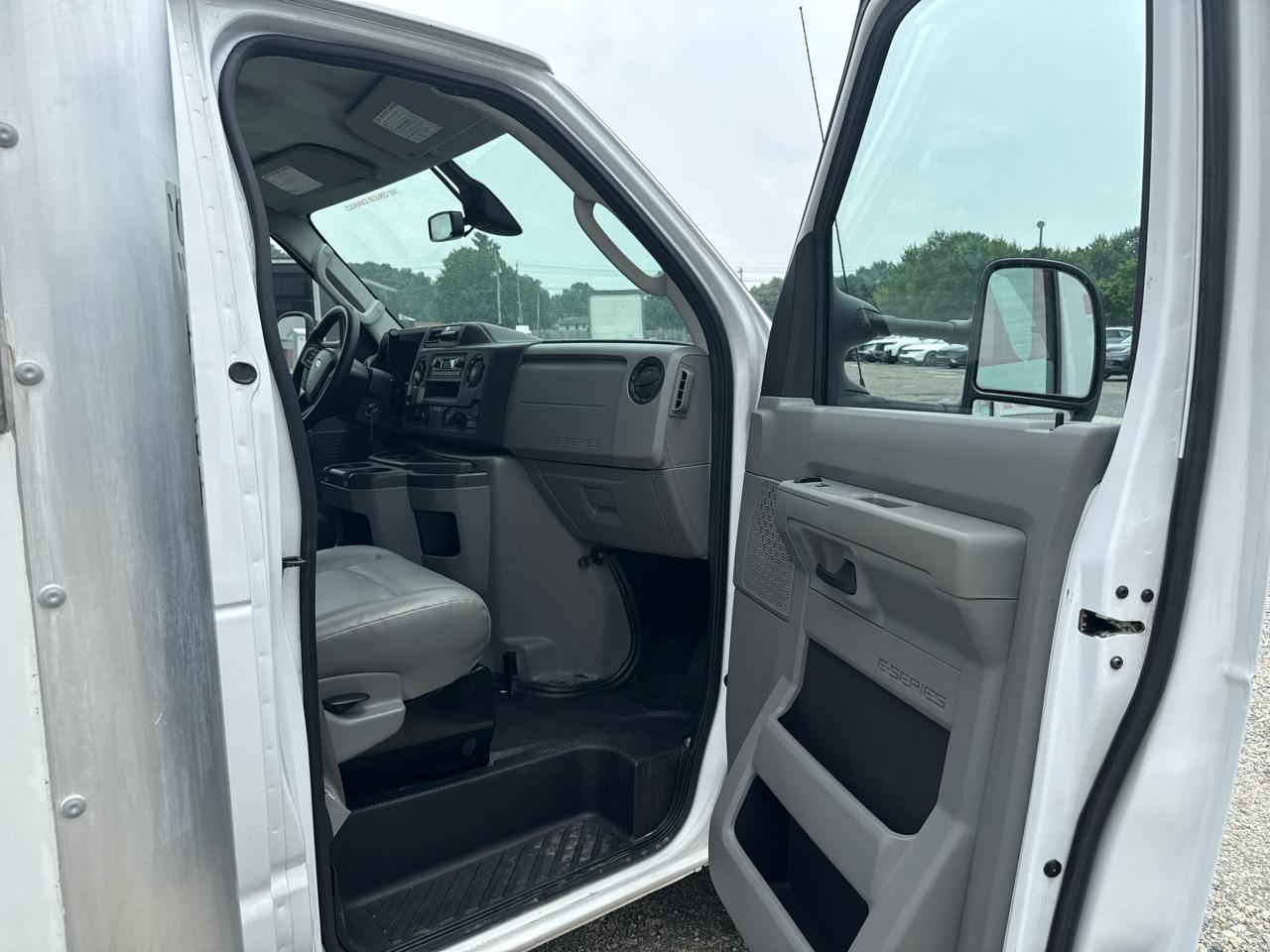 Ford Econoline E-350 Super Duty 2022
