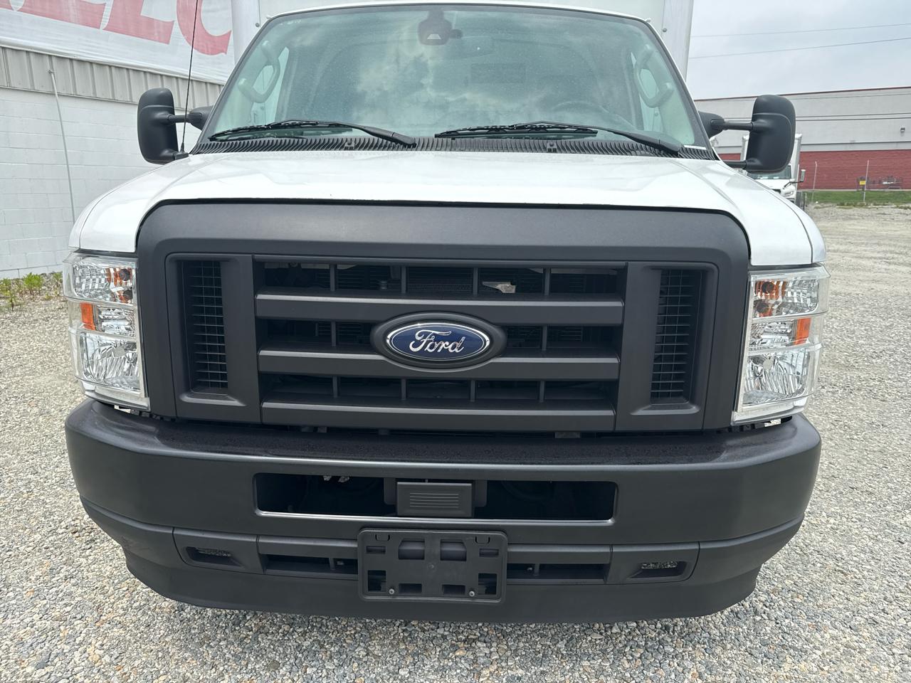 Ford Econoline E-350 Super Duty 2022