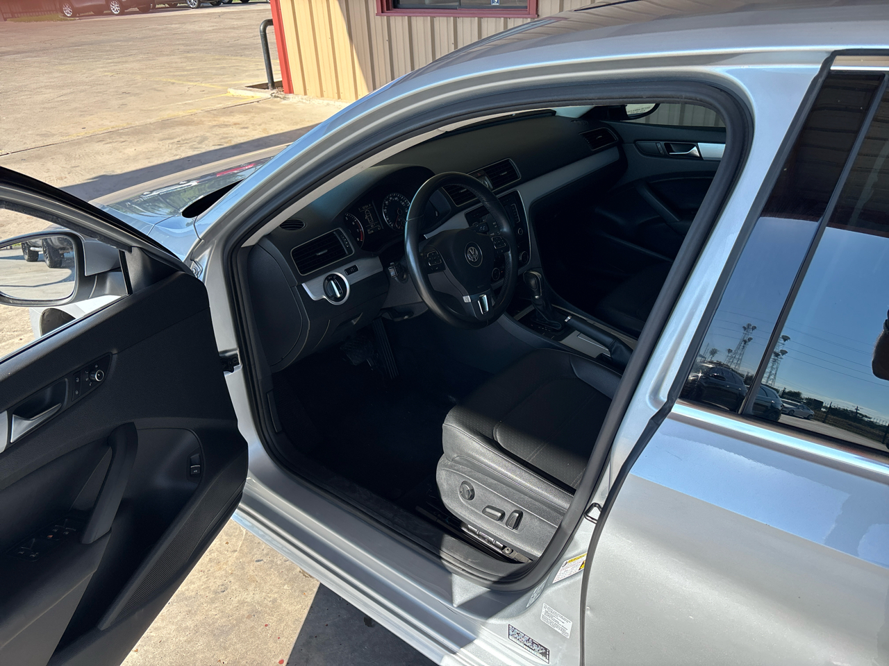 Volkswagen Passat 4dr Sdn 2.5L Auto SE 2012 Volkswagen Passat 4dr Sdn 2.5L Auto SE 2012