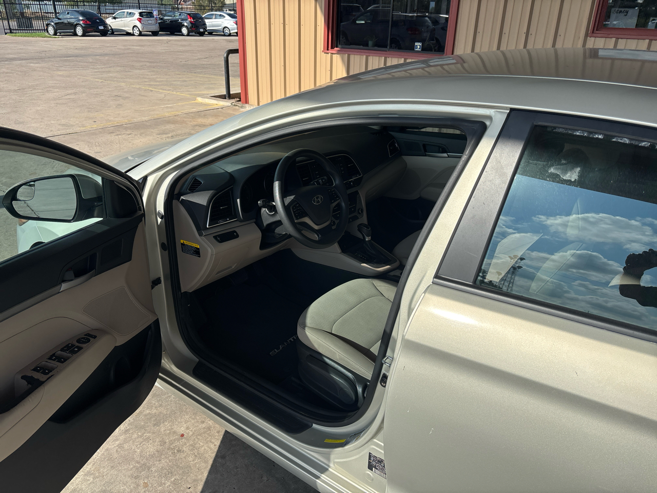 Hyundai Elantra SE 2.0L Auto (Ulsan Plant) 2017 Hyundai Elantra SE 2.0L Auto (Ulsan Plant) 2017