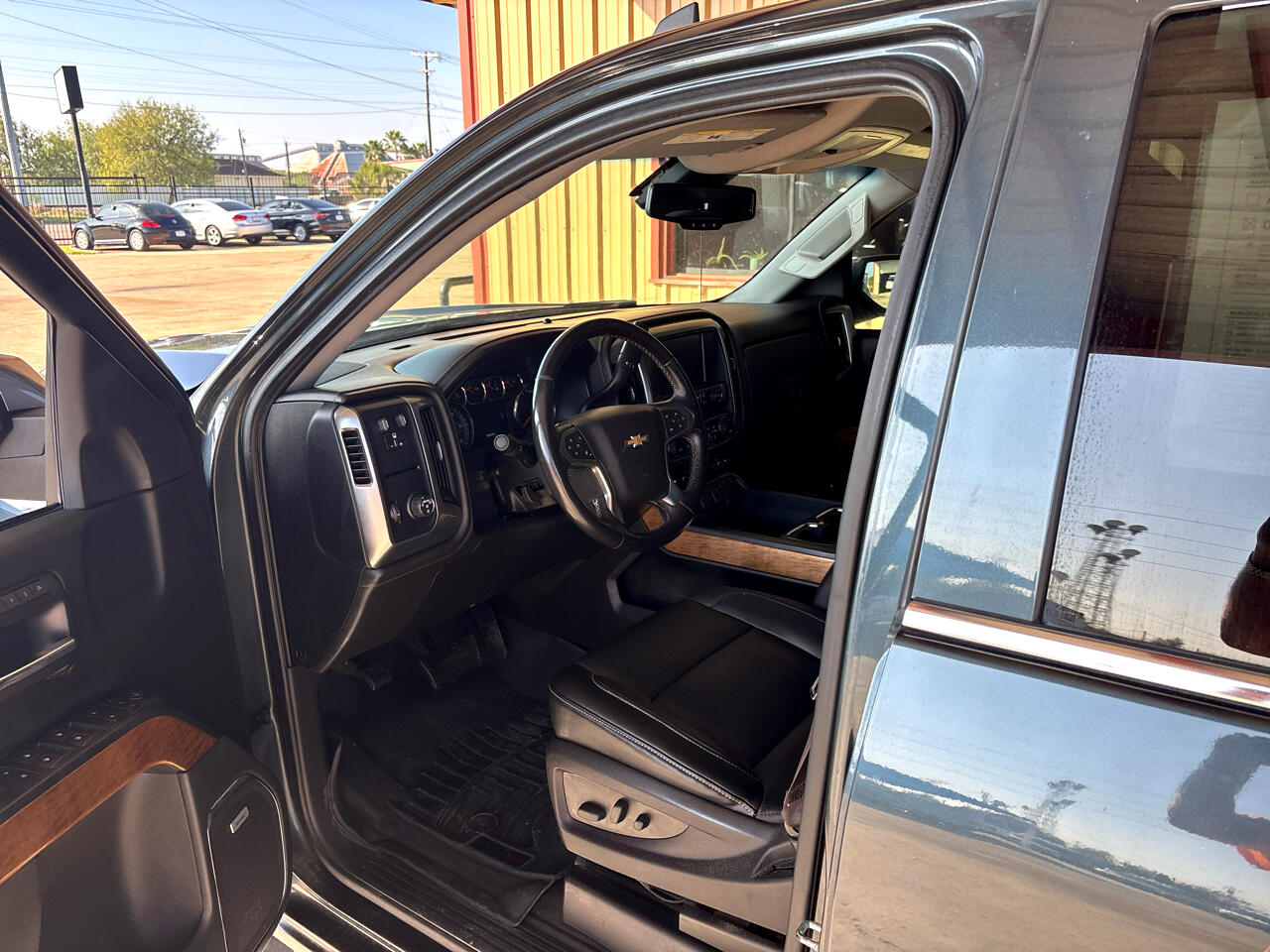 Chevrolet Silverado 1500 2WD Crew Cab 143.5" LTZ w/1LZ 2017