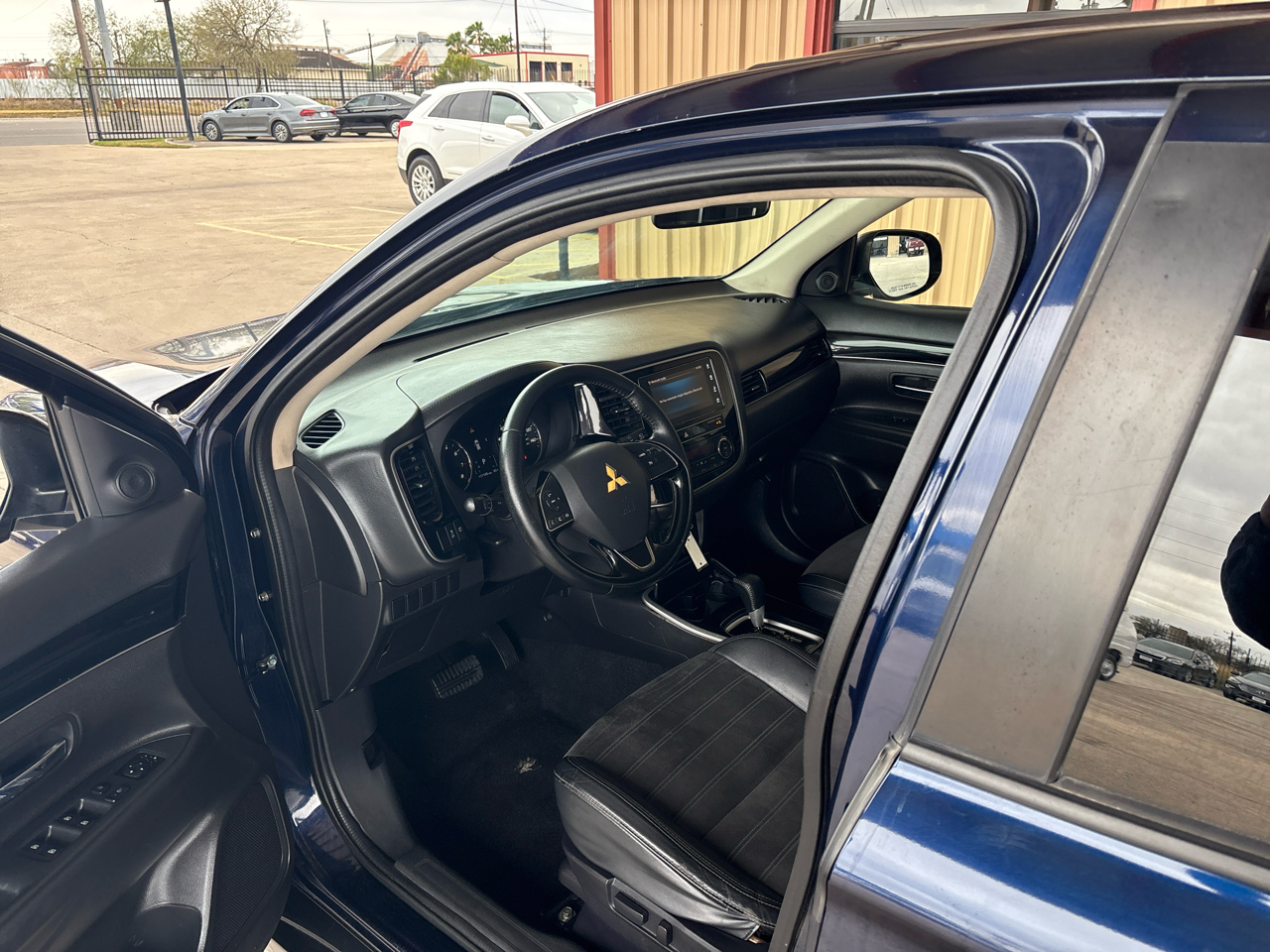 Mitsubishi Outlander SEL FWD 2019