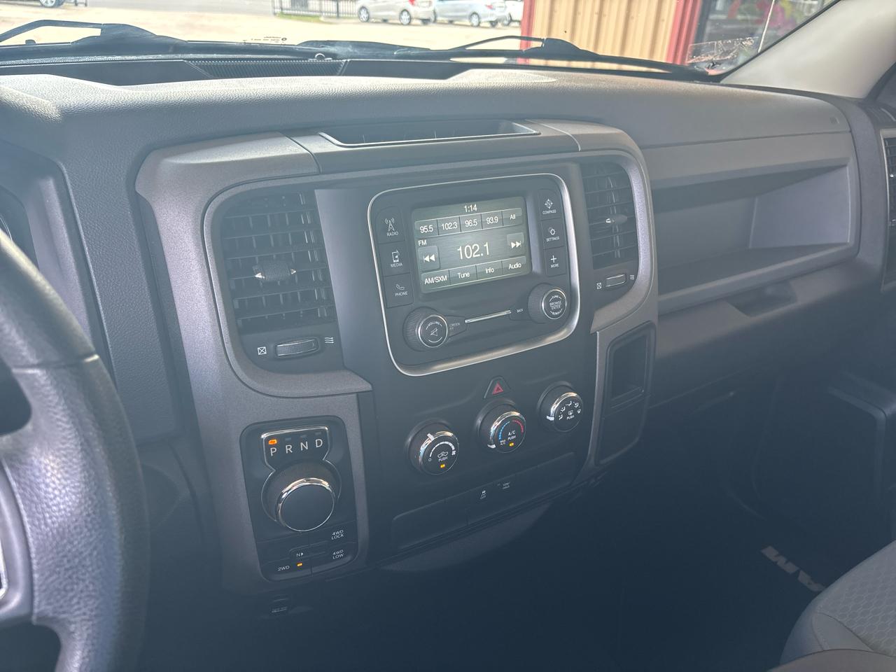 RAM 1500 Express 4x4 Crew Cab 5'7" Box 2017