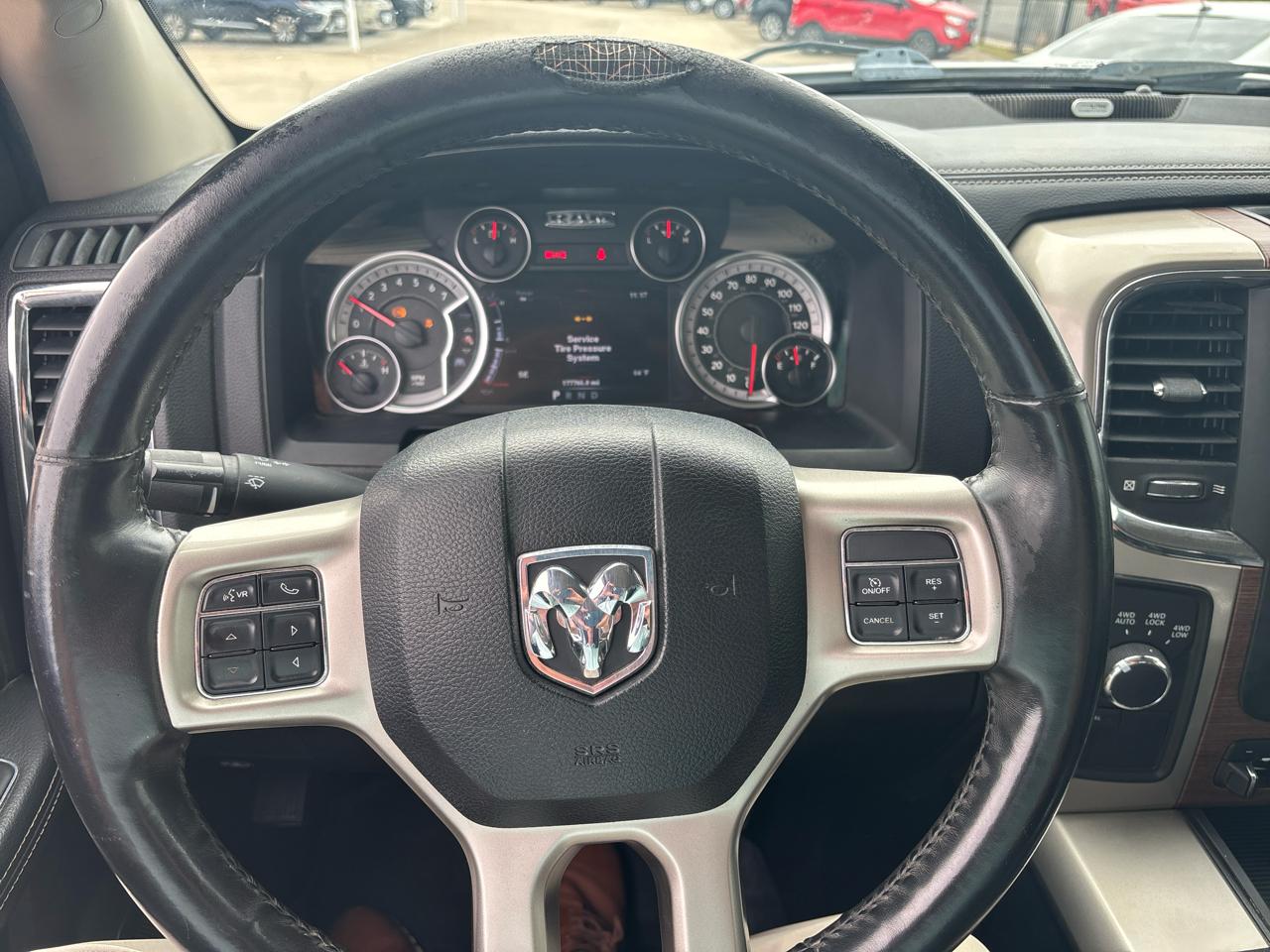 RAM 1500 4WD Crew Cab 149" Laramie 2013