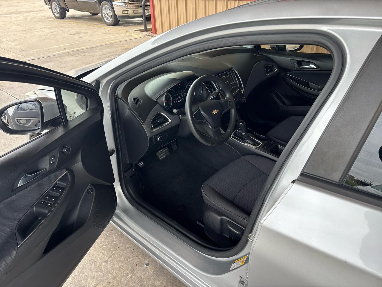 Chevrolet Cruze 4dr Sdn LS 2019