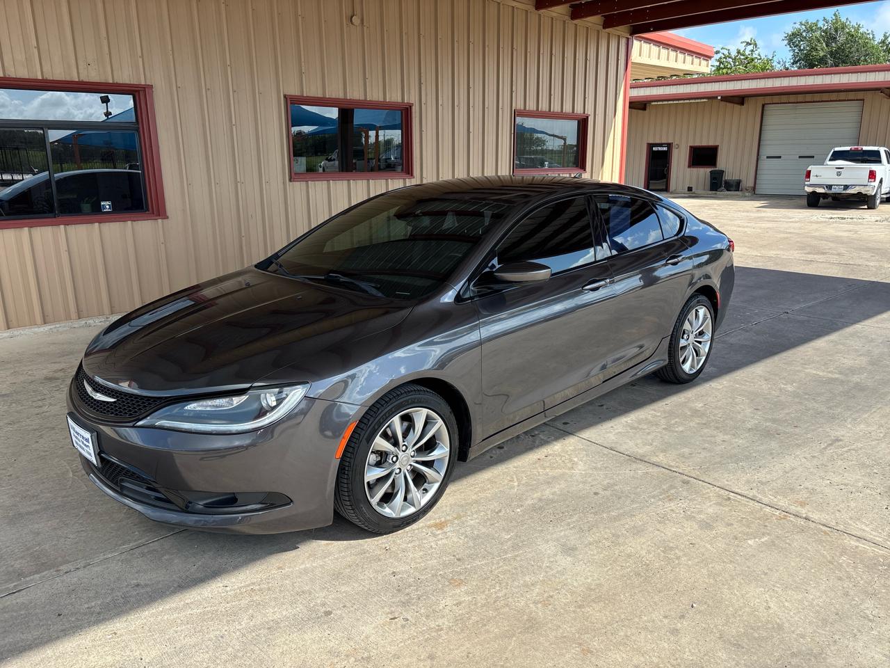 Chrysler 200 4dr Sdn S FWD 2015