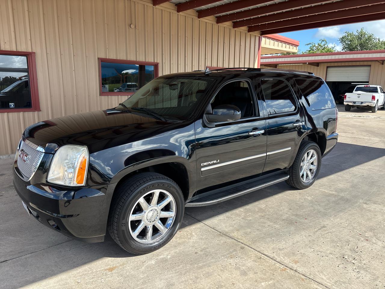 GMC Yukon AWD 4dr 1500 Denali 2012