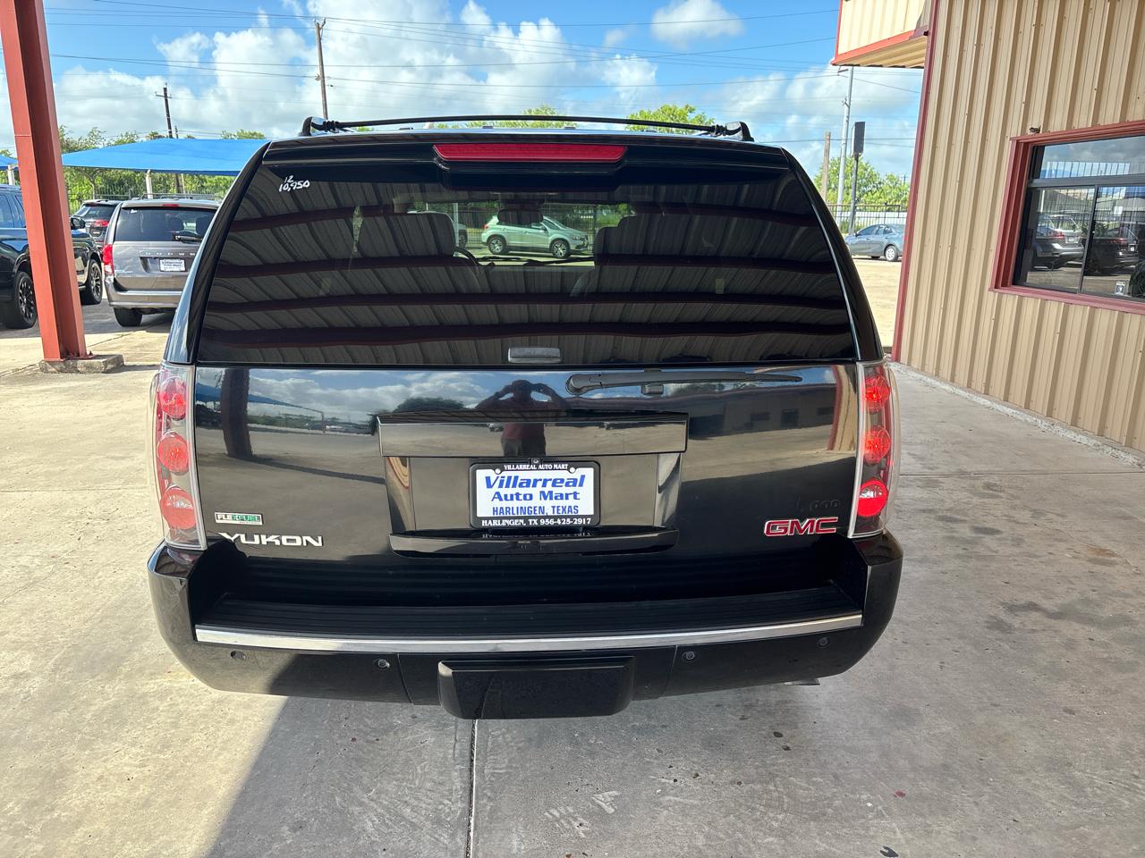GMC Yukon AWD 4dr 1500 Denali 2012