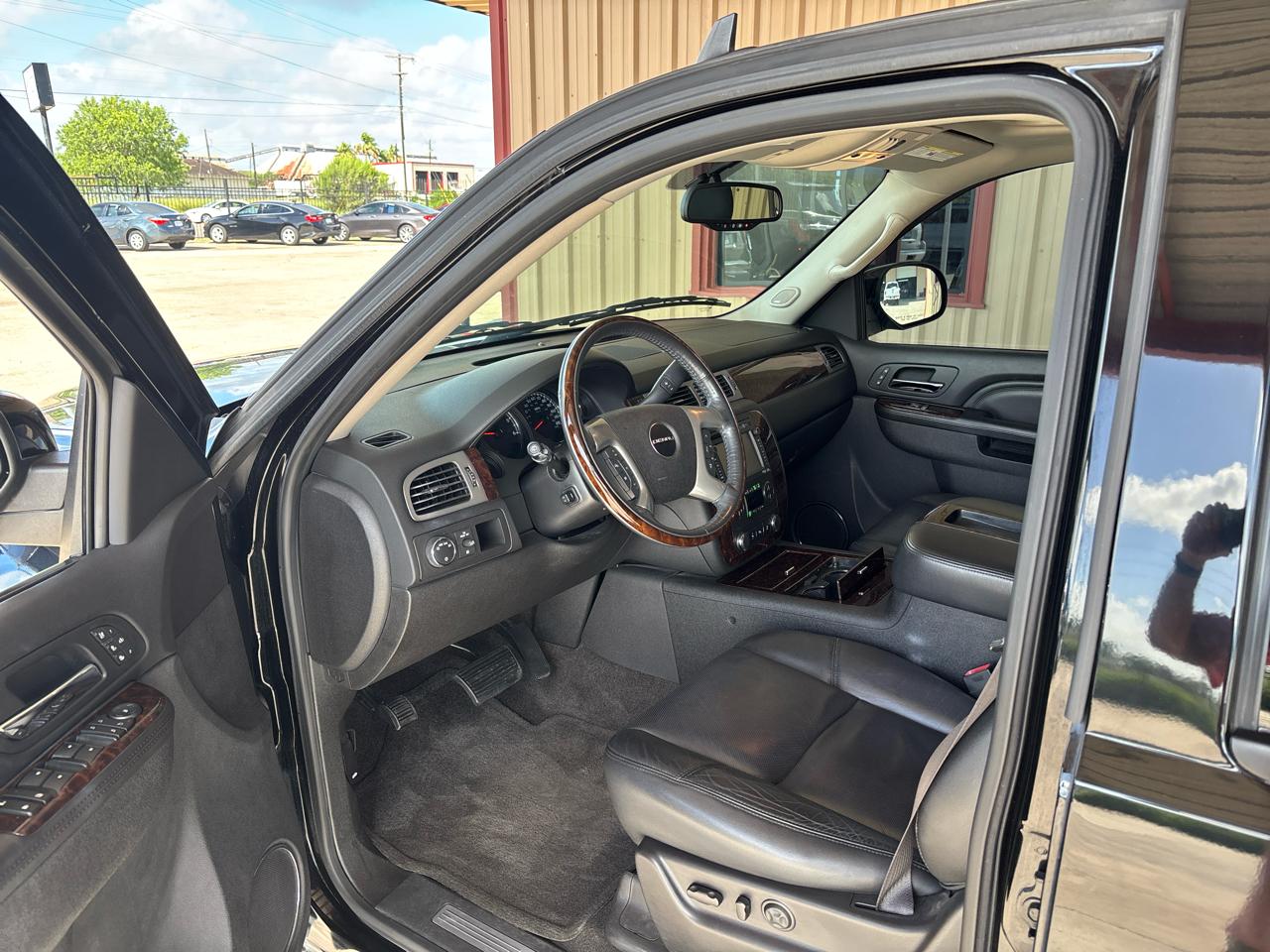 GMC Yukon AWD 4dr 1500 Denali 2012