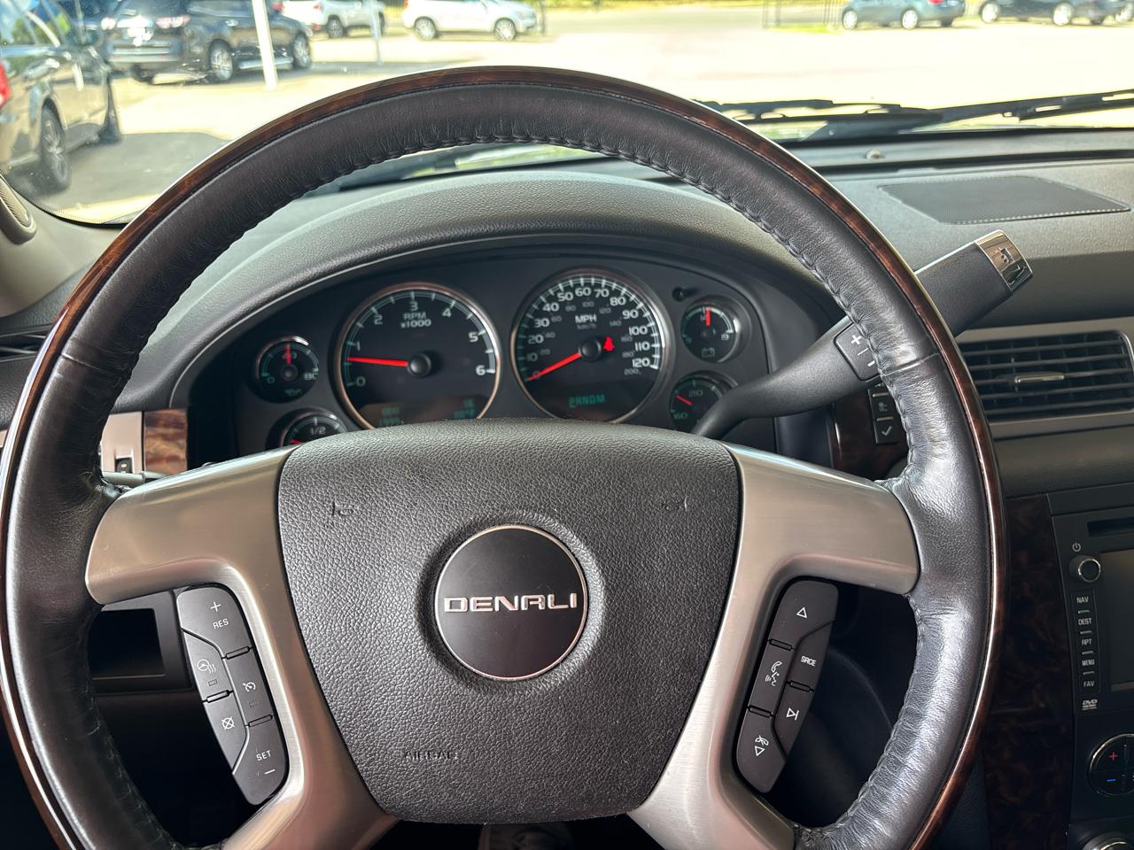 GMC Yukon AWD 4dr 1500 Denali 2012