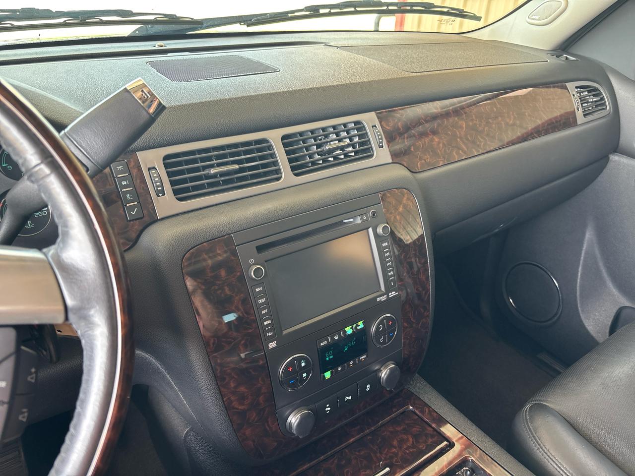 GMC Yukon AWD 4dr 1500 Denali 2012
