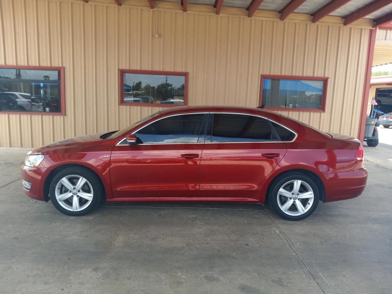 Volkswagen Passat Sedan 4dr 2.0T Auto 2015