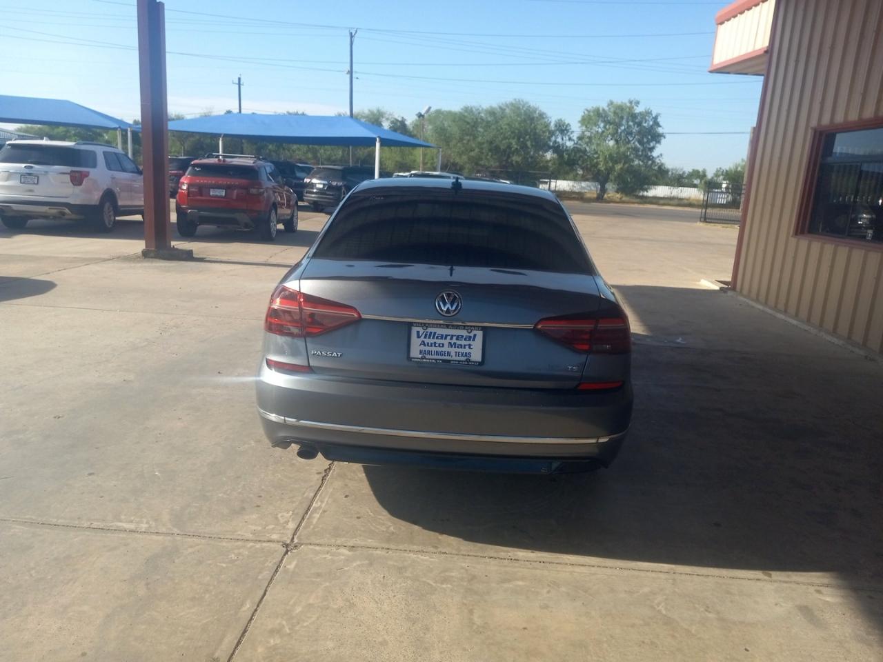 Volkswagen Passat R-Line w/Comfort Pkg Auto 2017