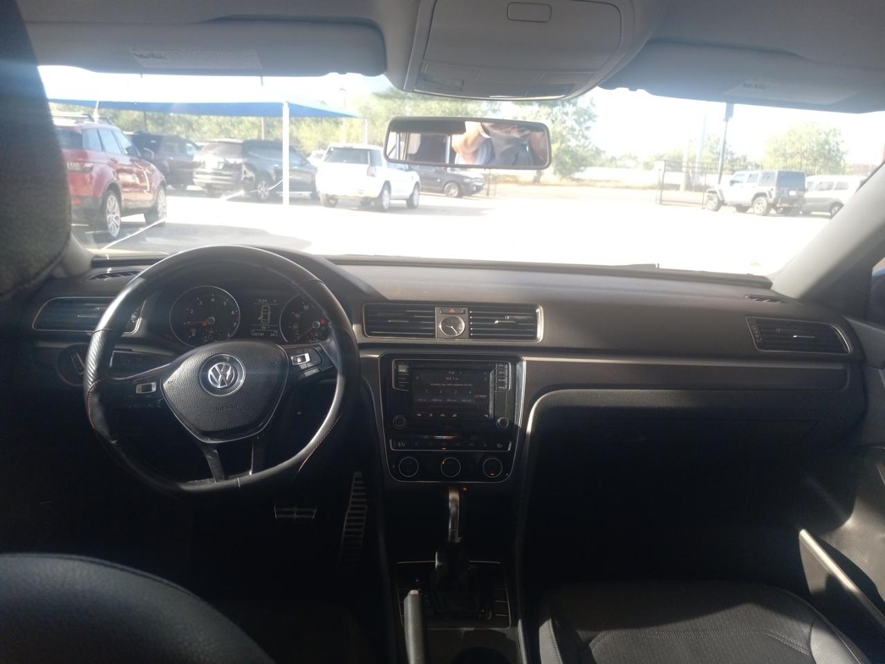Volkswagen Passat R-Line w/Comfort Pkg Auto 2017