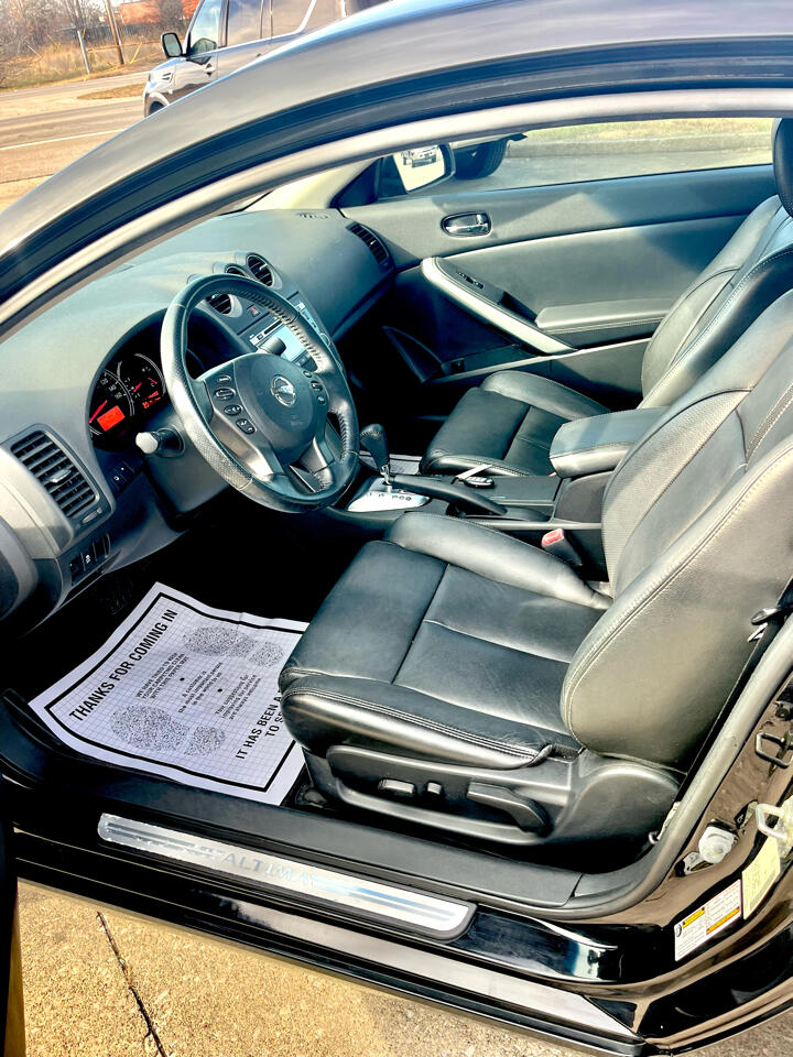 Nissan Altima 3.5 SR 6M/T Coupe 2012