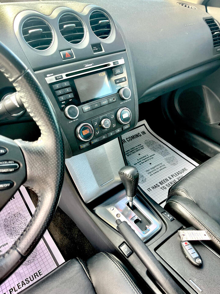 Nissan Altima 3.5 SR 6M/T Coupe 2012