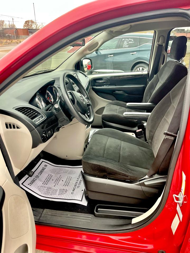 Dodge Grand Caravan SE 2012