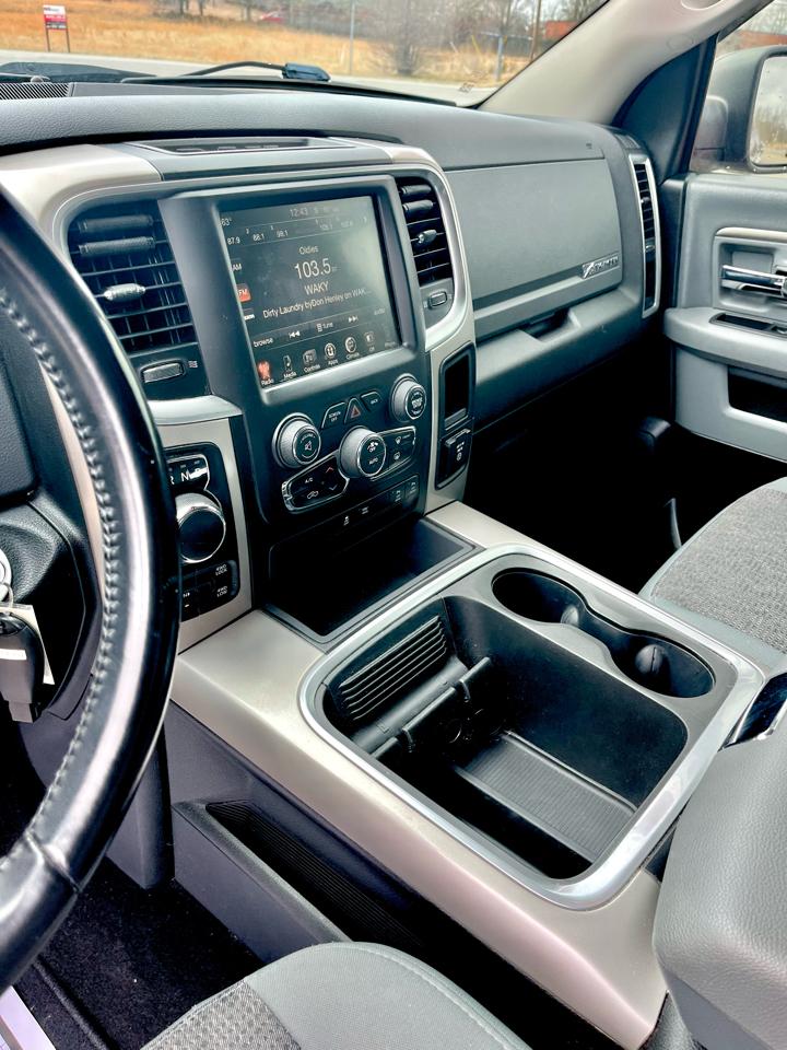 RAM 1500 SLT Crew Cab SWB 4WD 2017