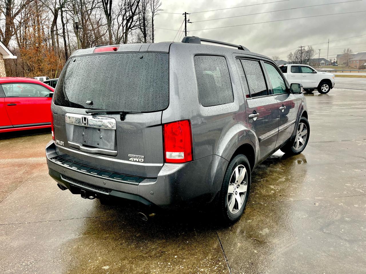 Honda Pilot Touring 4WD 5-Spd AT with DVD 2015