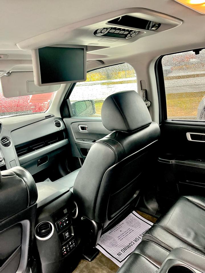 Honda Pilot Touring 4WD 5-Spd AT with DVD 2015