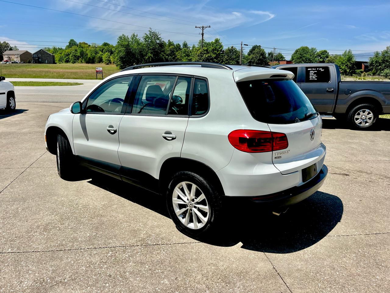 Volkswagen Tiguan S 2017