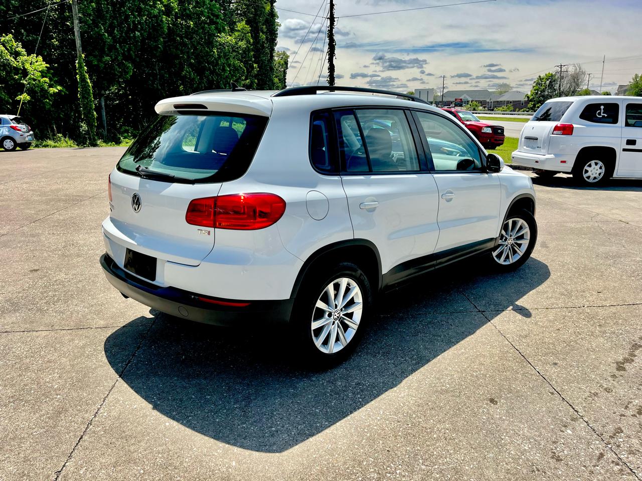 Volkswagen Tiguan S 2017