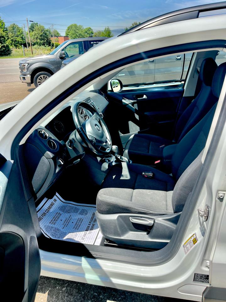 Volkswagen Tiguan S 2017