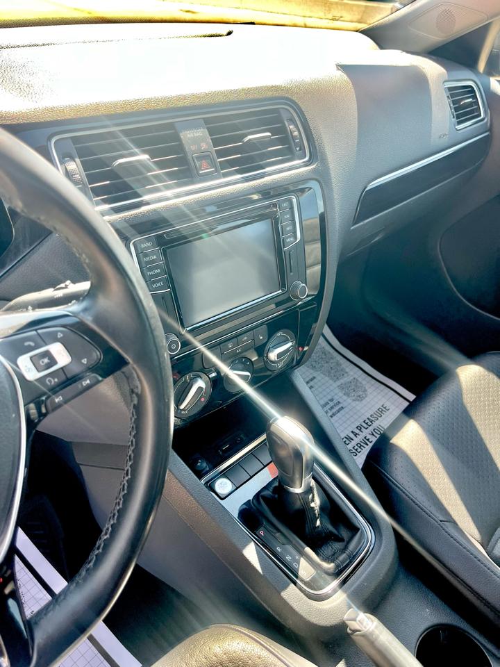 Volkswagen Jetta SEL 6A 2016