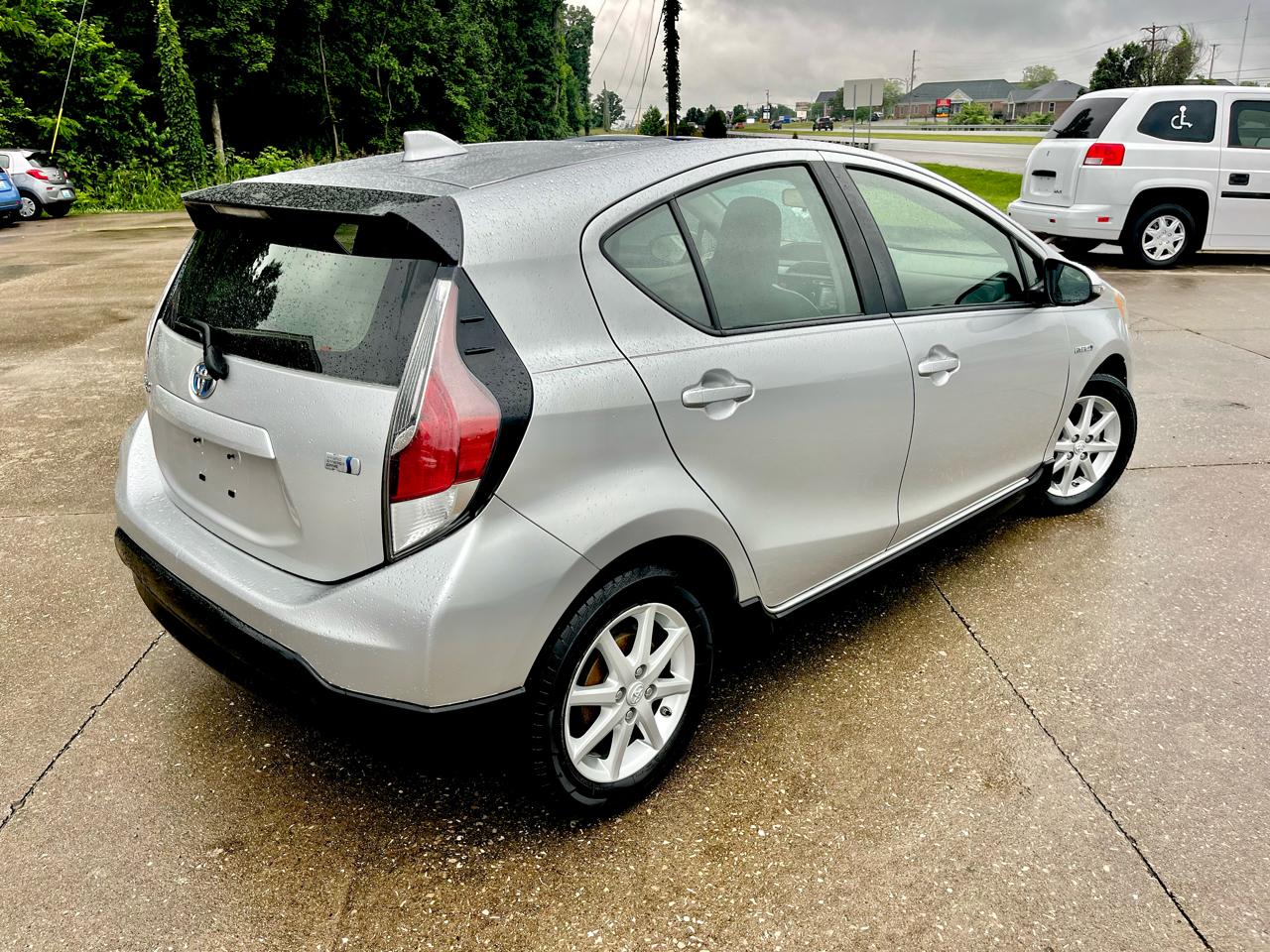 Toyota Prius c One 2017