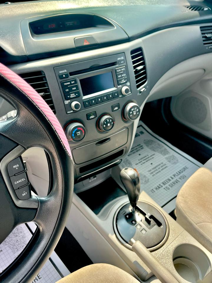 Kia Optima 4dr Sdn I4 Auto LX 2010