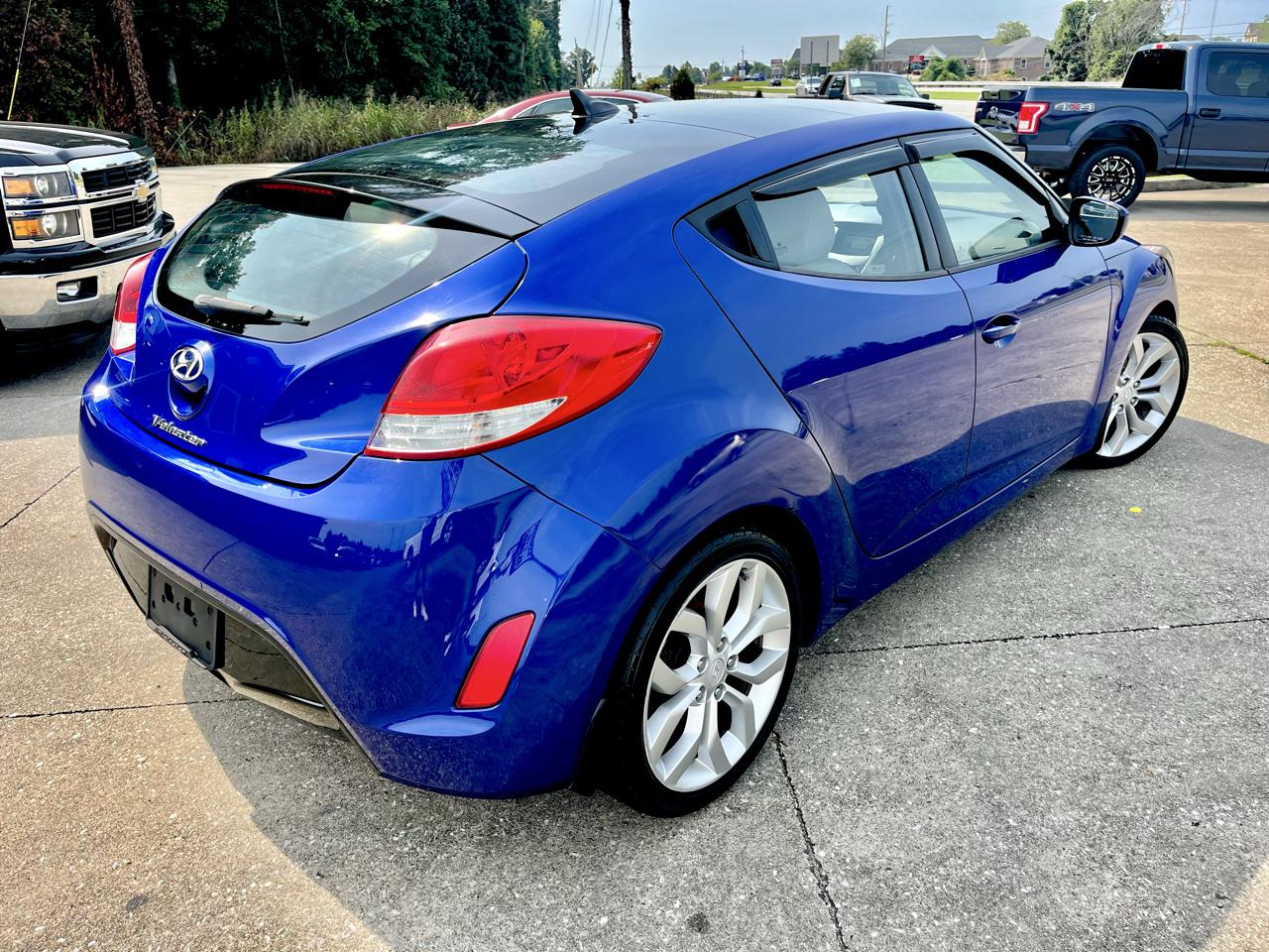Hyundai Veloster 3dr Cpe Auto w/Gray Int 2012