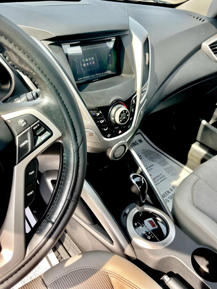 Hyundai Veloster 3dr Cpe Auto w/Gray Int 2012